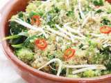 Quinoa salade met broccoli, spinazie en taugé