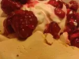 Eton mess: merengue met room, frambozen en granaatappel