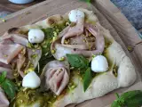 Recept Pinsa met pesto en mortadella, klaar in 10 minuten!