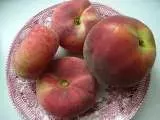 (Wilde) perziken met frambozen en vanillesiroop