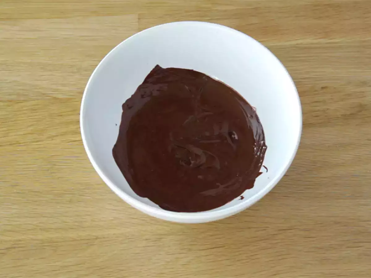 Stap 1: Hak de chocolade fijn en smelt hem