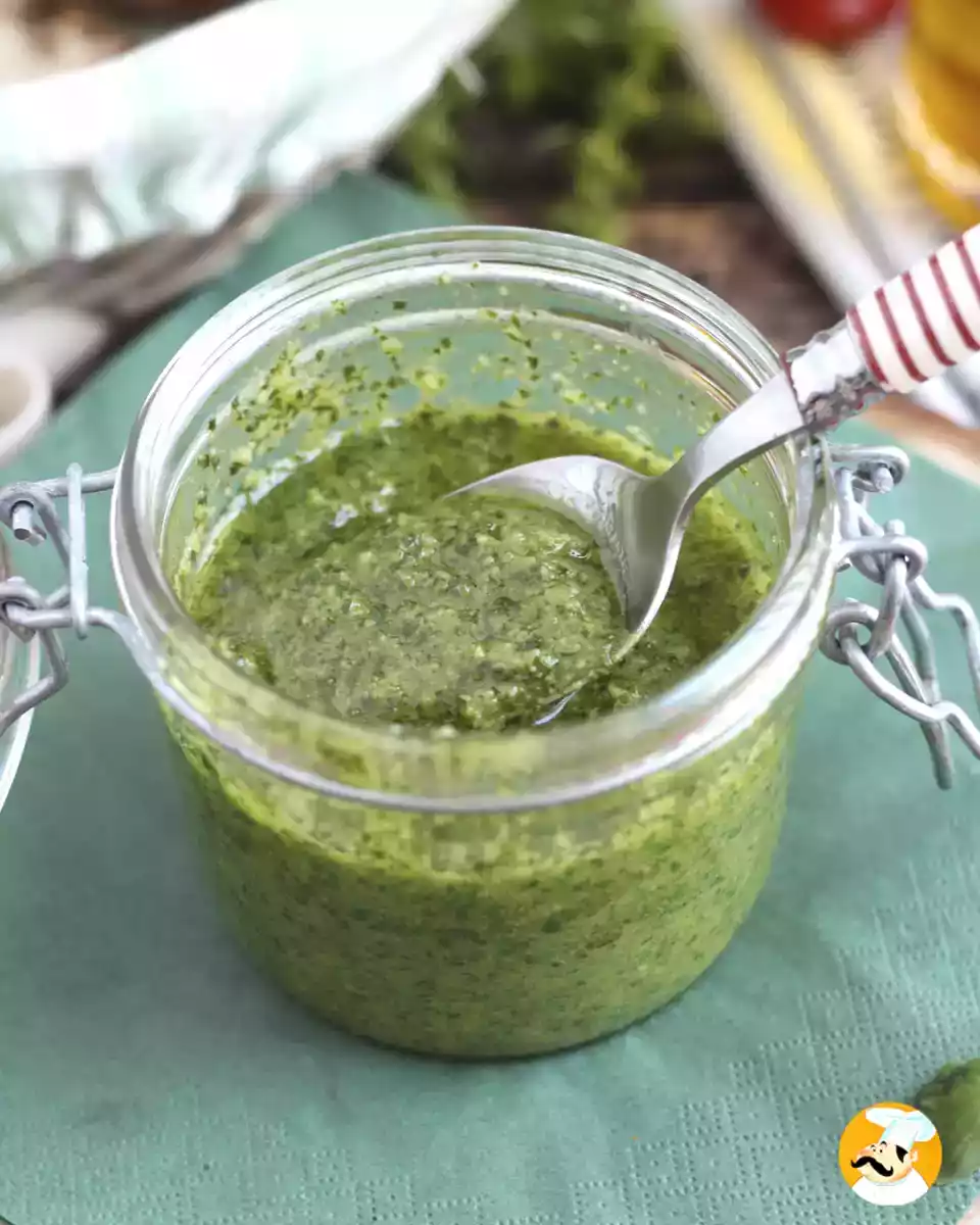 Zelfgemaakte groene pesto - pesto alla genovese