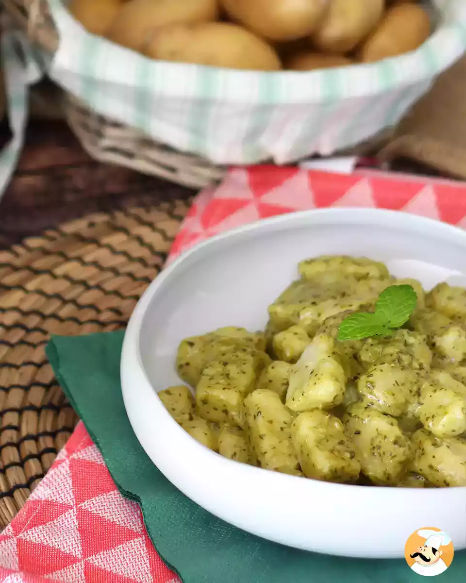 Huisgemaakte aardappelgnocchi met pestosaus