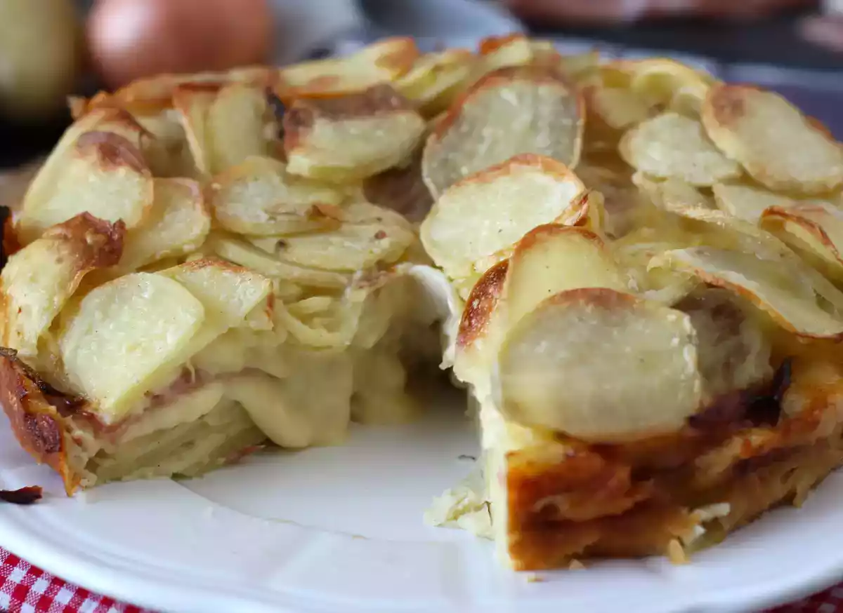 3. Aardappeltaart met prosciutto en scamorza kaas: rustieke smaak om je af te leiden