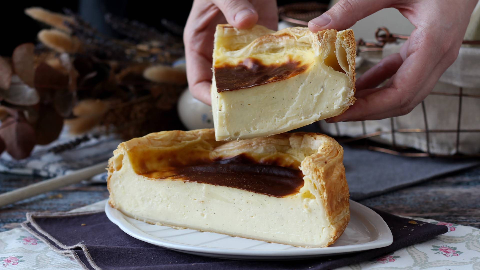 Leer hoe je thuis de authentieke flan parisien bereidt, het Franse dessert dat de grote steden verovert.