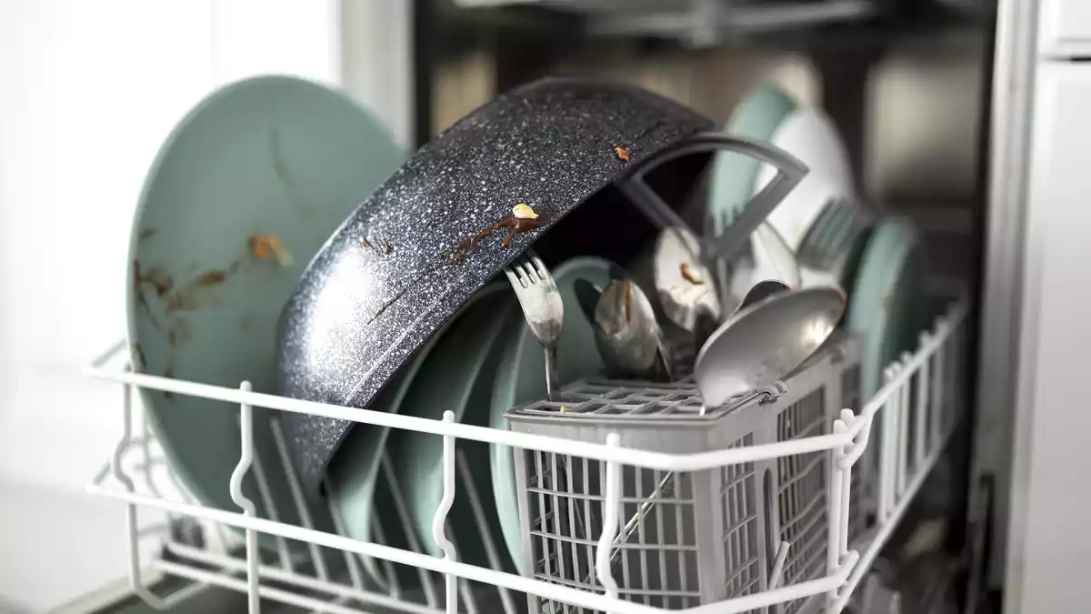 Leer 5 eenvoudige trucs om je vaatwasser schoon en vetvrij te houden!