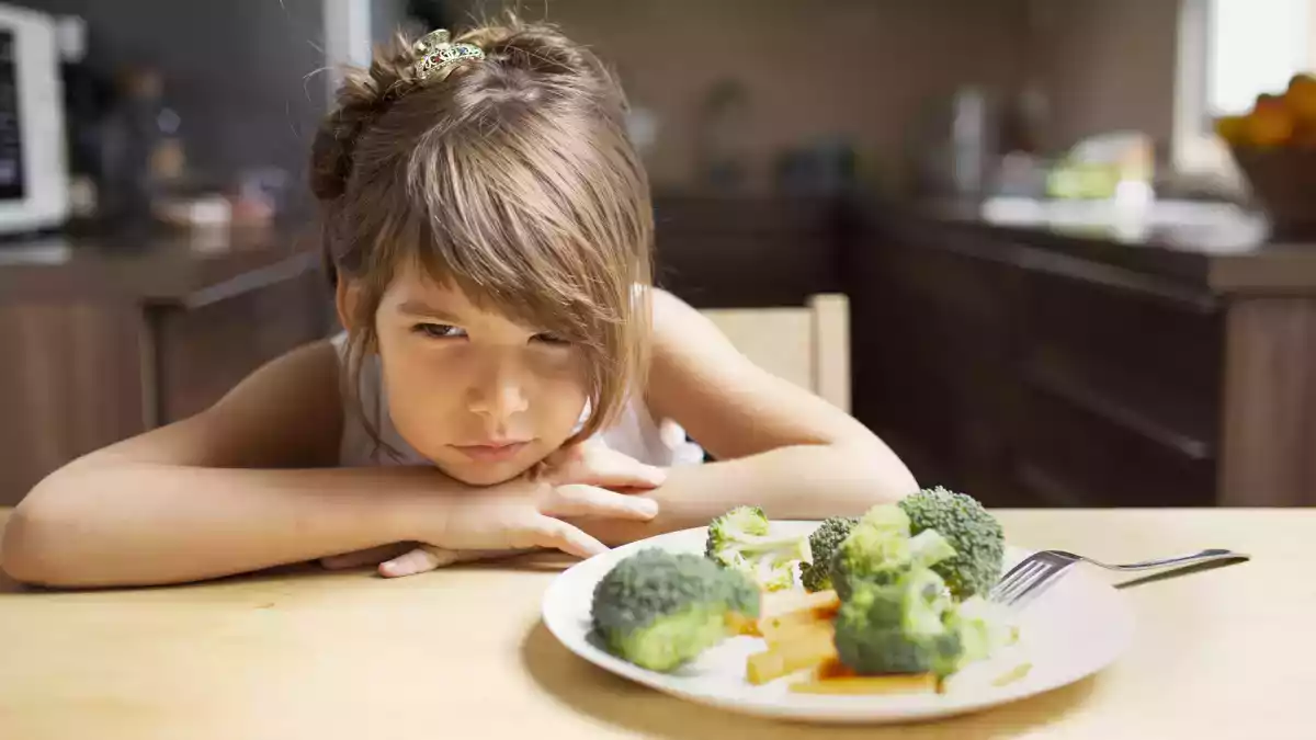 7 door deskundigen ondersteunde strategieën om je kind meer groenten te laten eten