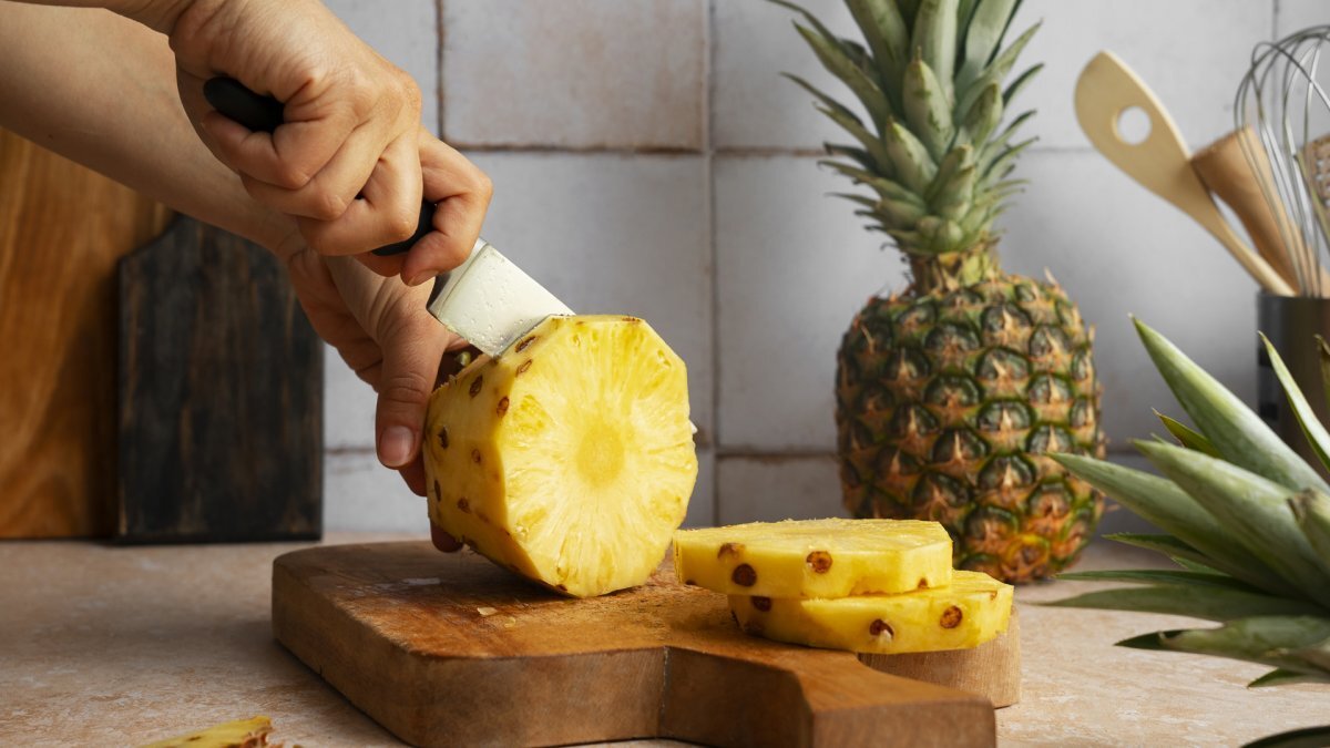 Jeukt je tong als je ananas eet?
