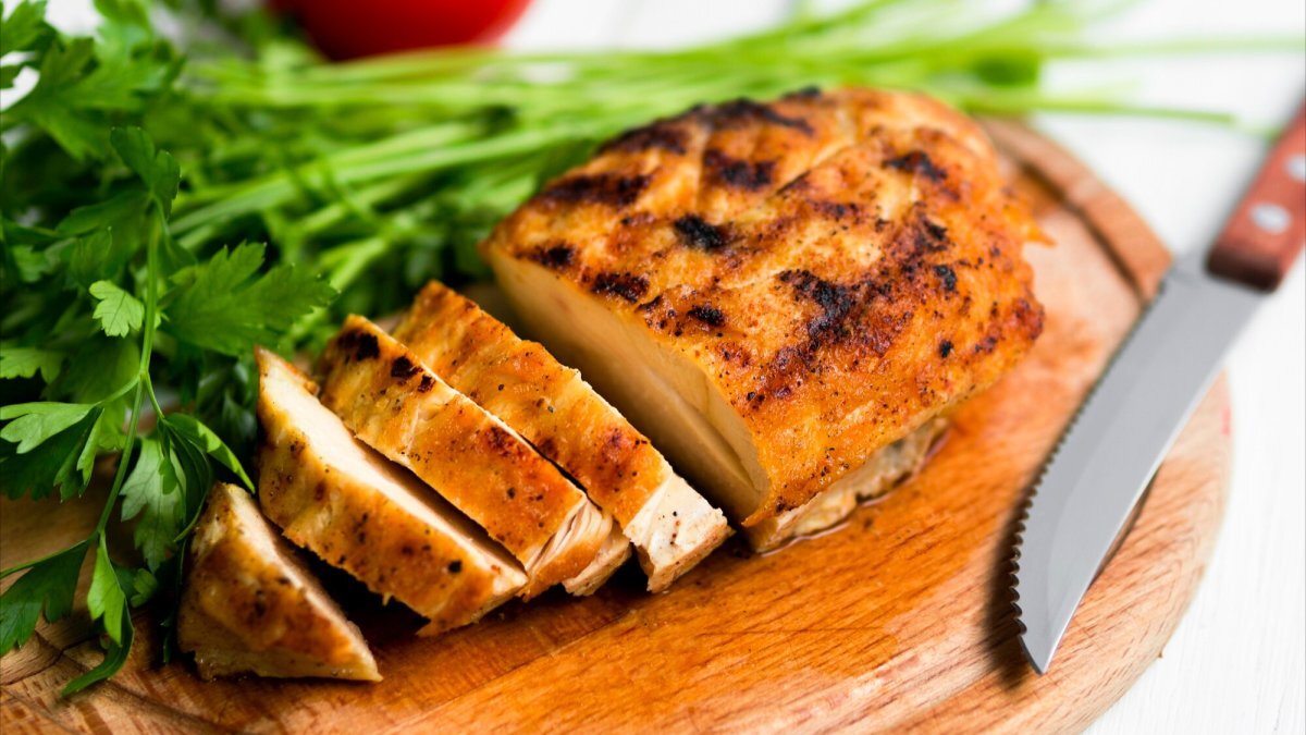 De fouten waardoor je kip droog wordt op de grill (en hoe je ze kunt oplossen)