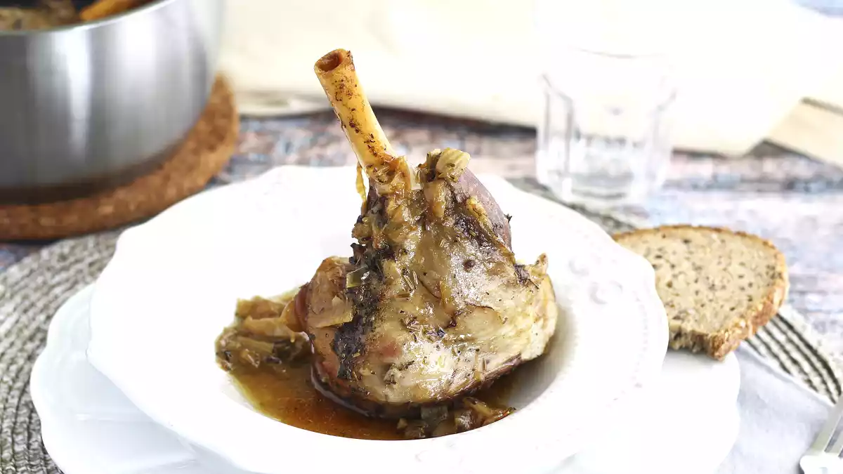 Hoe je lamsvlees kunt bereiden zonder te falen. Toetsen om het de eerste keer lekker en sappig te maken.