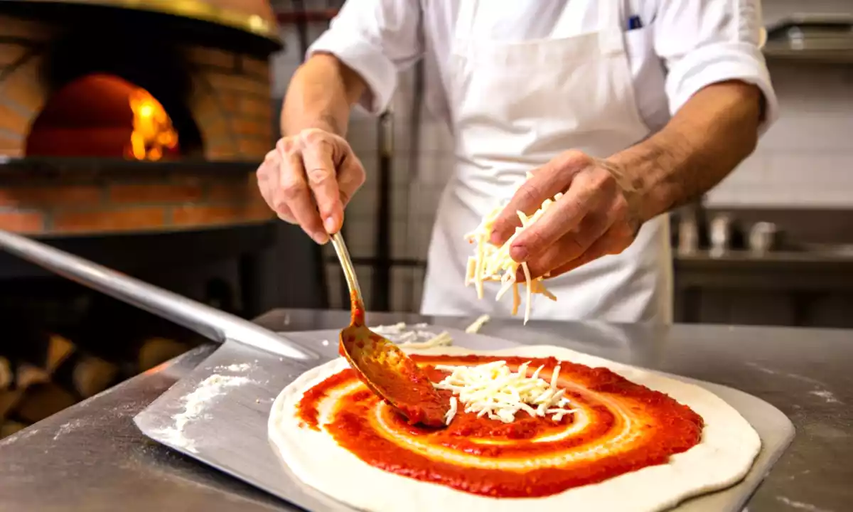 Vaarwel traditionele mozzarella? Hier komt vegan kaas op pizza