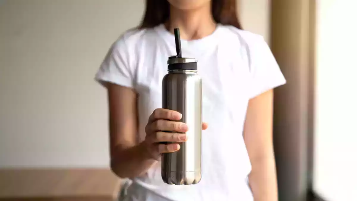 Elke dag meer water drinken: waarom (en hoe) de waterfles met rietje je leven kan veranderen