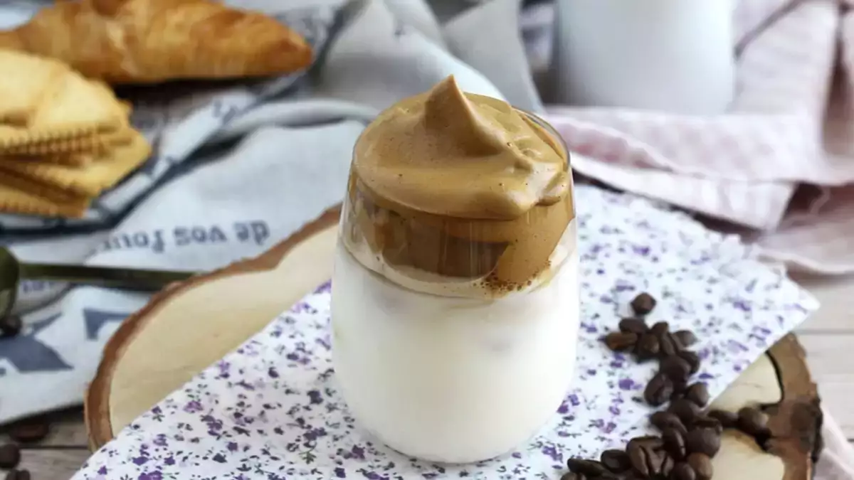 Koudwaterkoffierecepten voor de zomer: van frappuccino tot affogato, makkelijke en originele ideeën
