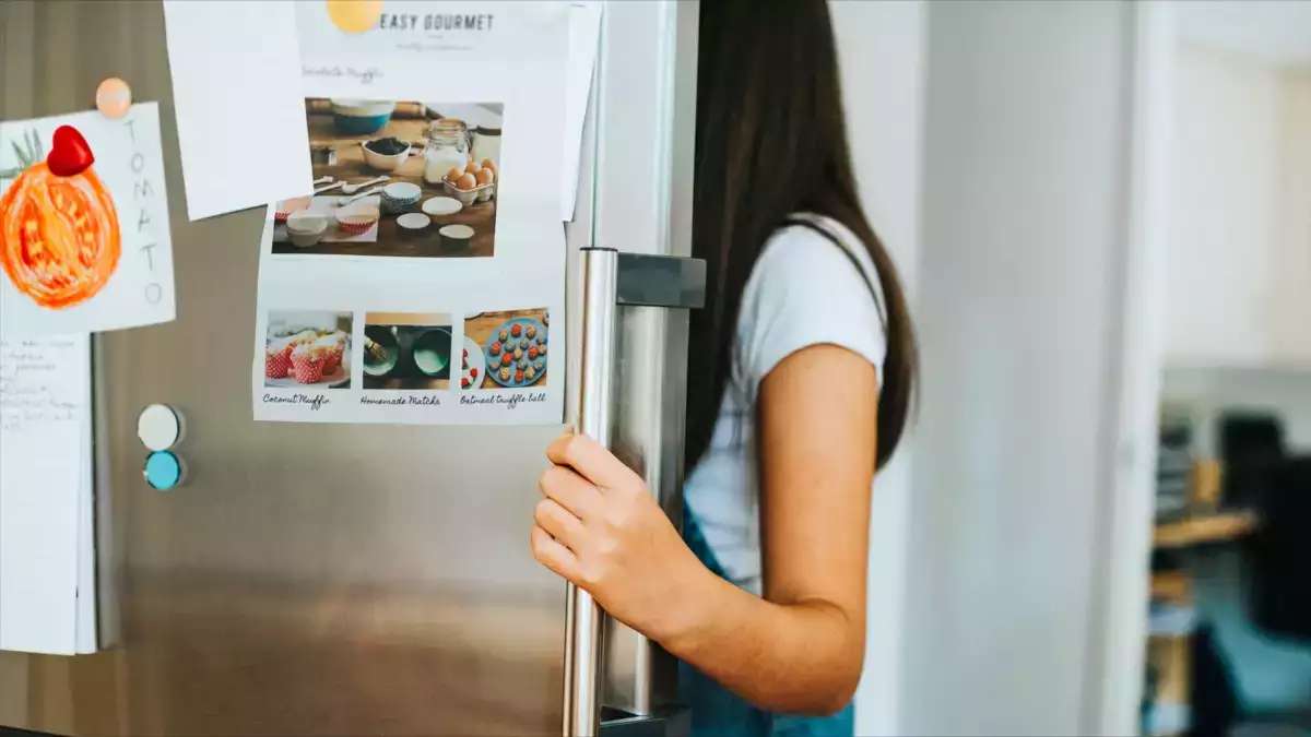 In de hitte kan je koelkast de boosdoener op je elektriciteitsrekening worden. Ontdek 7 trucs om energie te besparen in de zomer