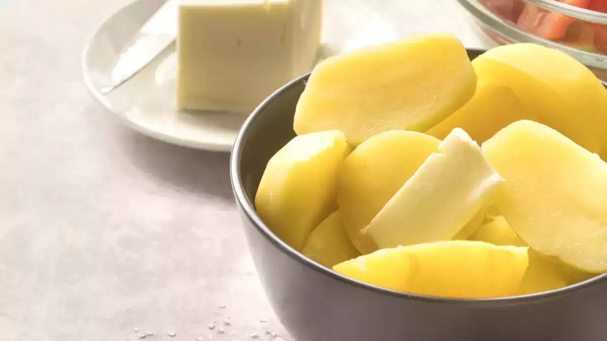 Zo kun je voorkomen dat aardappelen grijs worden en hun mooie uiterlijk verliezen als ze gekookt worden.