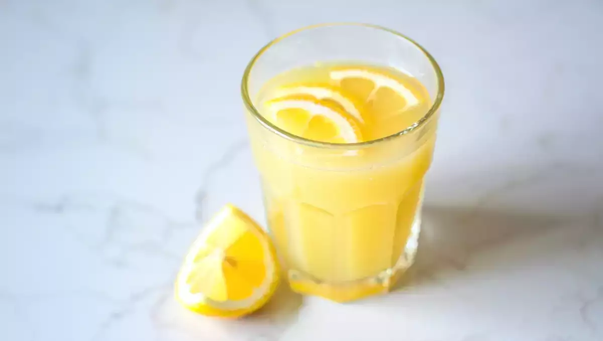 Word je echt slank van het drinken van citroensap op een lege maag? Mythe of werkelijkheid?