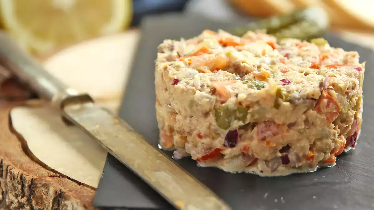 Maak van een blikje sardines een restaurantwaardige paté (eenvoudig, goedkoop en klaar in 5 minuten)