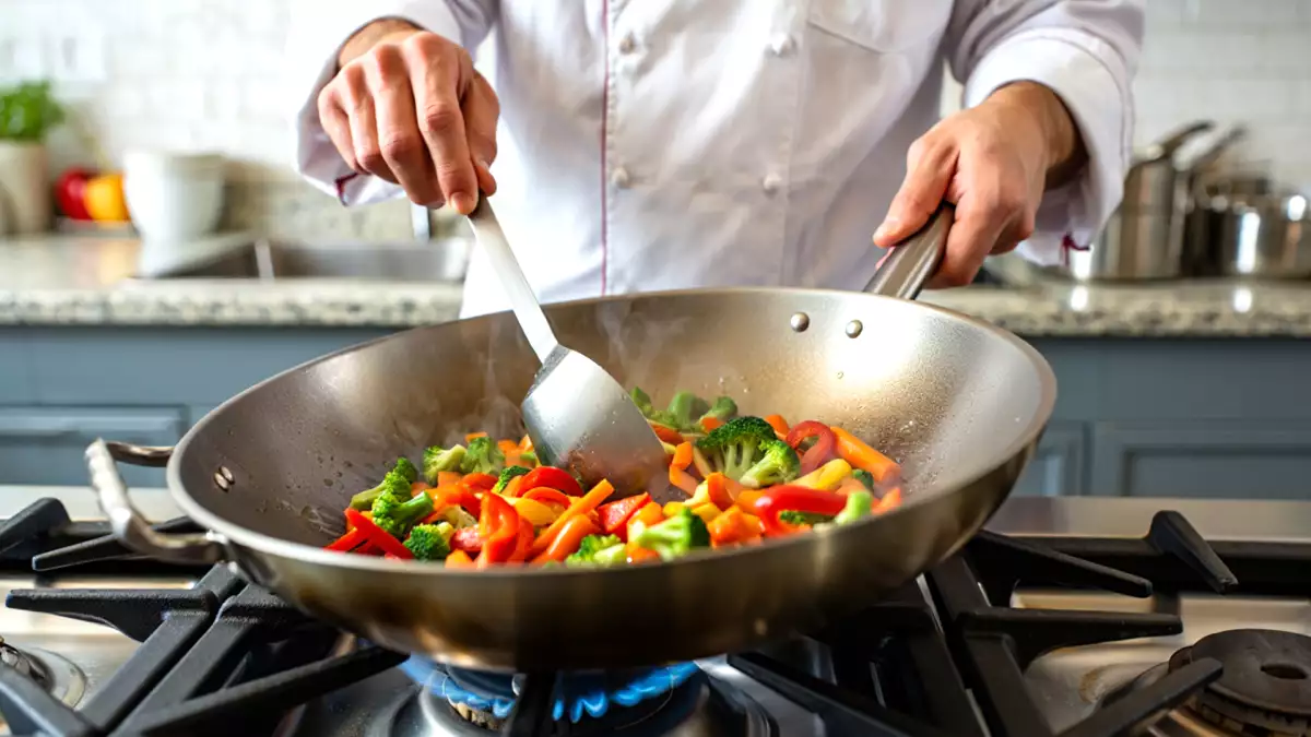 Hoe je met minder olie kunt koken zonder smaak te verliezen: 7 onfeilbare trucs