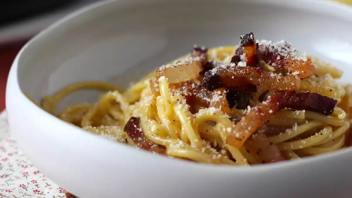 Weet je waarom guanciale niet hetzelfde is als pancetta in carbonara?