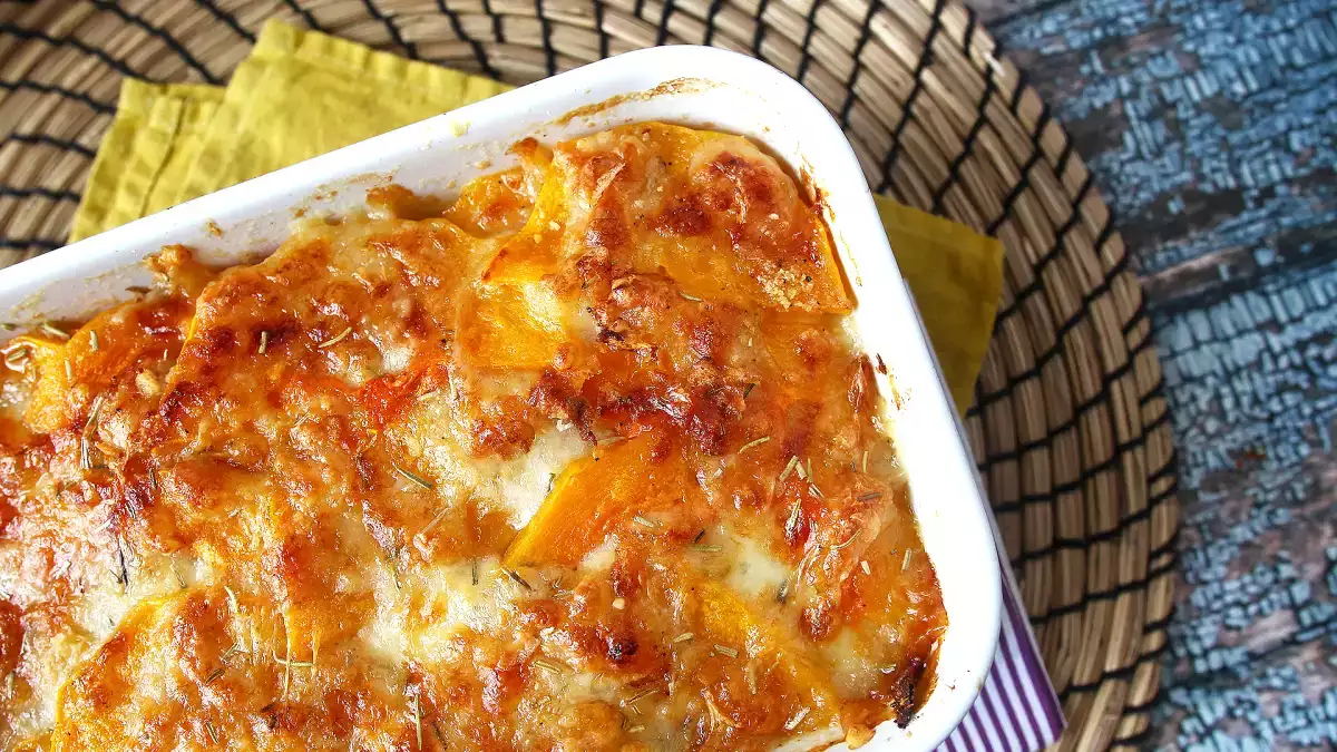 Hoe je een perfecte vegetarische pompoenparmigiana bereidt (zelfs als je een beginner in de keuken bent)