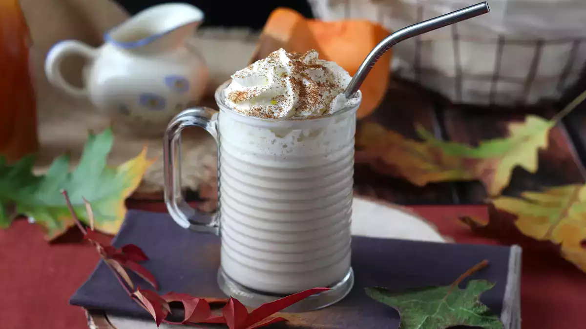 9 herfstdrankjes die geen mode kennen en waar we altijd naar teruggrijpen als het weer koud wordt.
