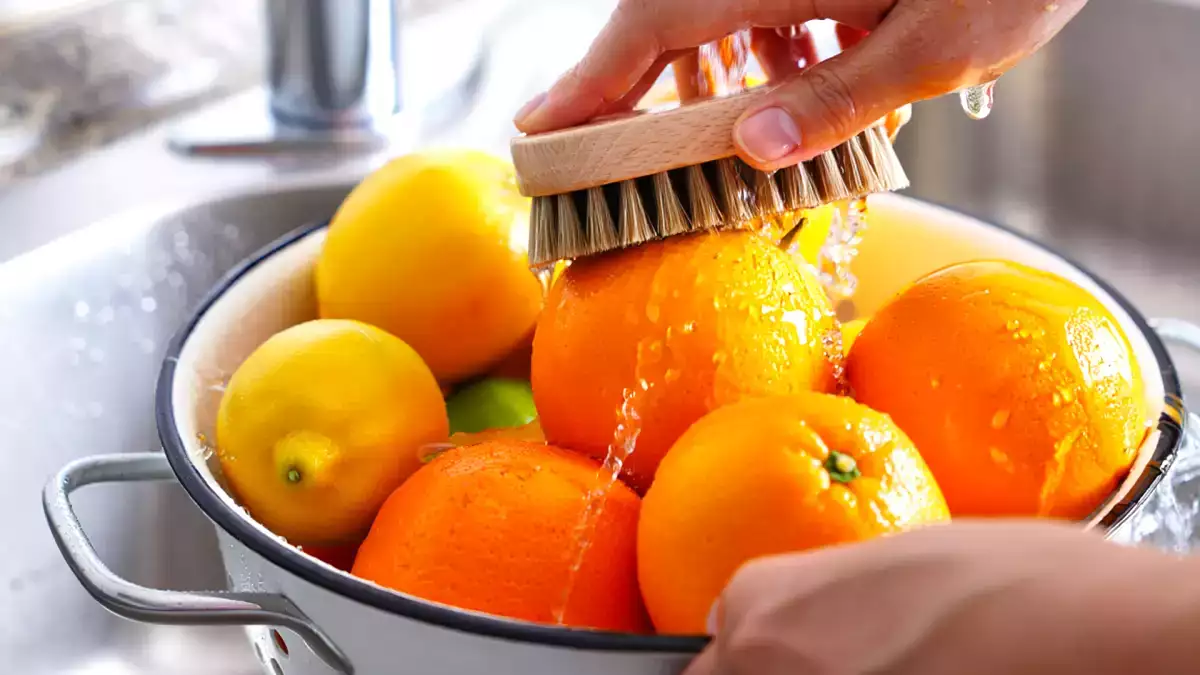 Rasp je de schil van citrusvruchten zonder ze te wassen? Dit is waarom je het verkeerd doet (zelfs als ze biologisch zijn)