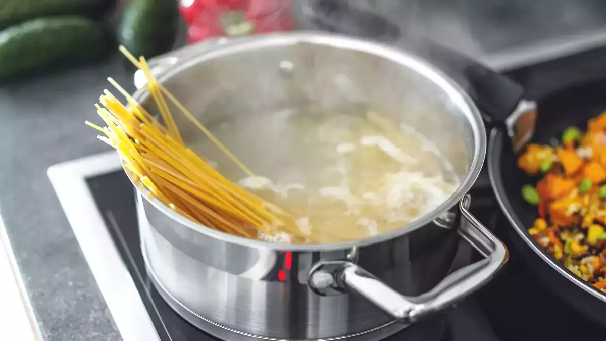 Waarom heeft iedereen het over pastakookwater? Hier is waar het echt voor is