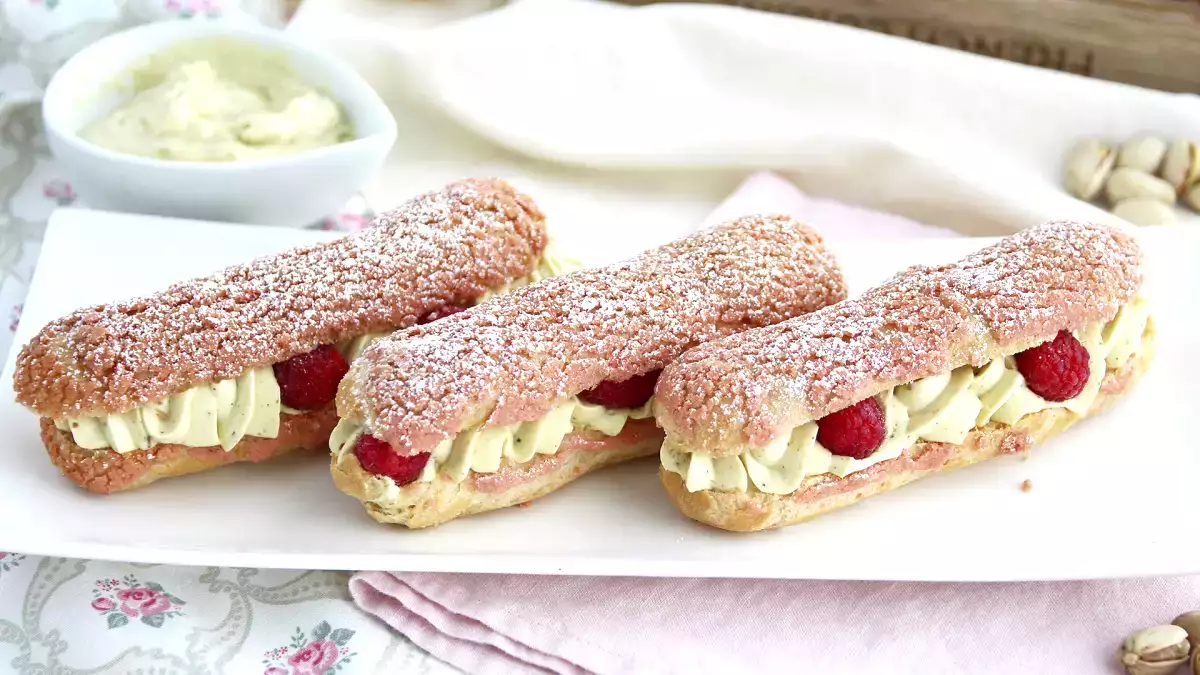 8 pistache recepten die lijken op bakkerij recepten, maar je kunt ze vandaag nog thuis maken.