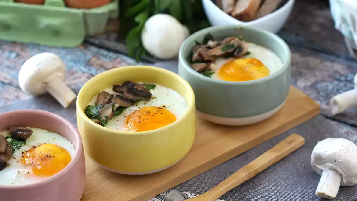 Cocotte-eieren met champignons: een perfect voorgerecht voor Kerstmis zonder de bank te breken