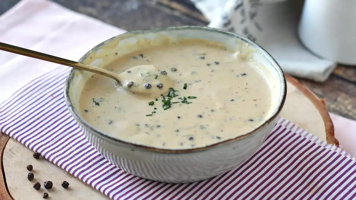 Deze saus past perfect bij rood kerstvlees.