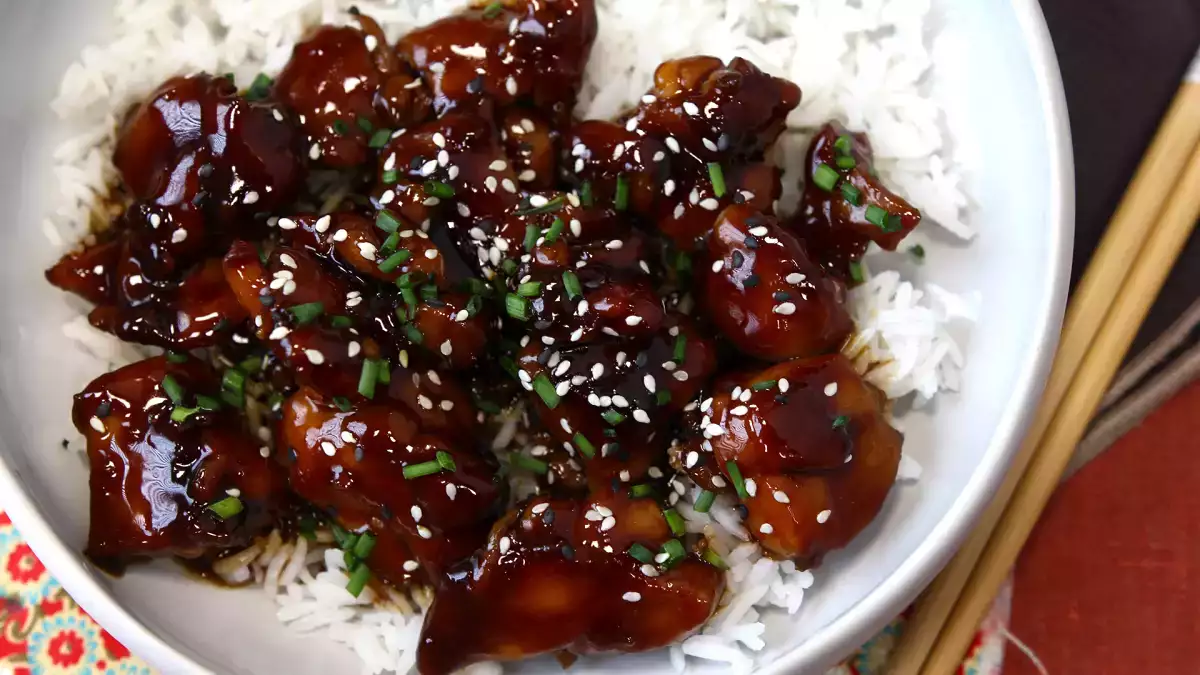 Als je alleen sojasaus gebruikt voor yakisoba, zullen deze 33 recepten je hoofd (en je weekmenu) op hol brengen.