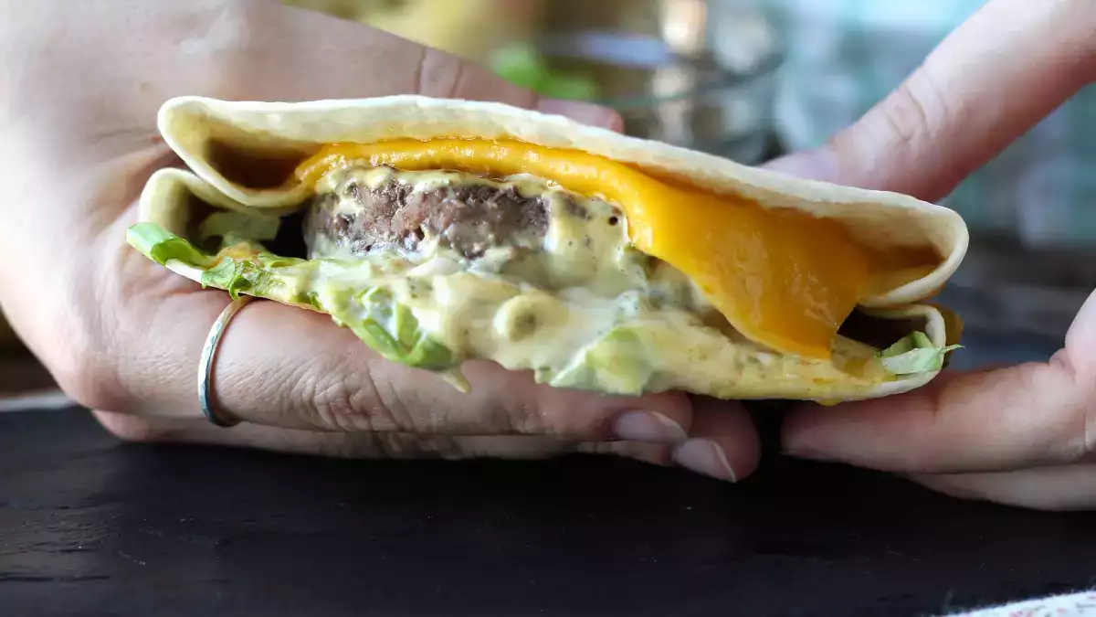Deze wrap smaakt net als een Big Mac... en is klaar in slechts een paar minuten!