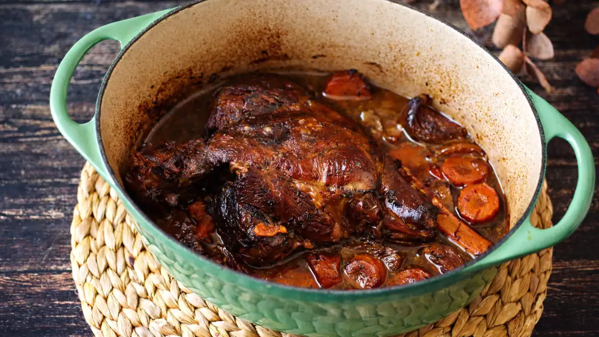 Hoe je lamsbout langzaam braadt: de eenvoudige methode voor mals, smaakvol vlees