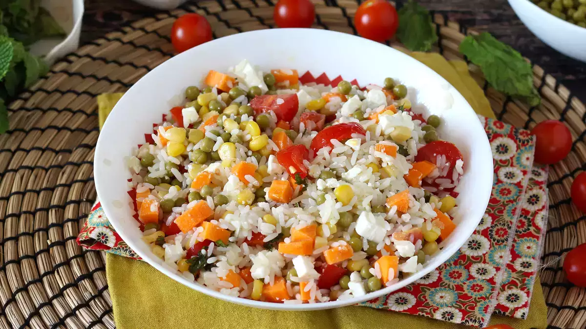 Maak salades met restjes: 17 recepten om van wat er nog in de koelkast ligt heerlijke gerechten te maken