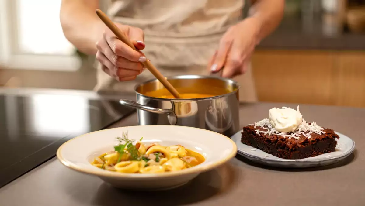 Dagmenu, 25 mei: verwarmende pompoensoep, troostende tortellini soep en een decadente bounty brownie