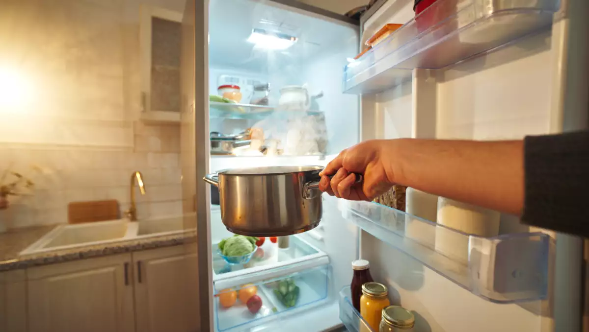 Waarom je een pan met restjes beter kunt laten afkoelen voordat je hem in de koelkast zet