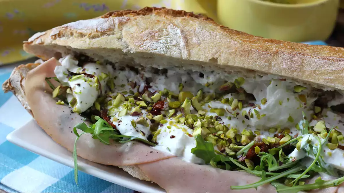 Mortadella, burrata en pistachenoten: waarom deze Italiaanse combinatie momenteel overal te vinden is