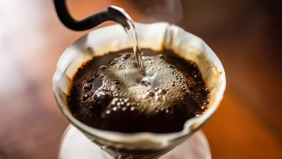 Ik vond het overdreven om kaneel in de koffie te doen voordat ik hem zeefde, totdat ik het onverwachte effect ontdekte dat alles veranderde