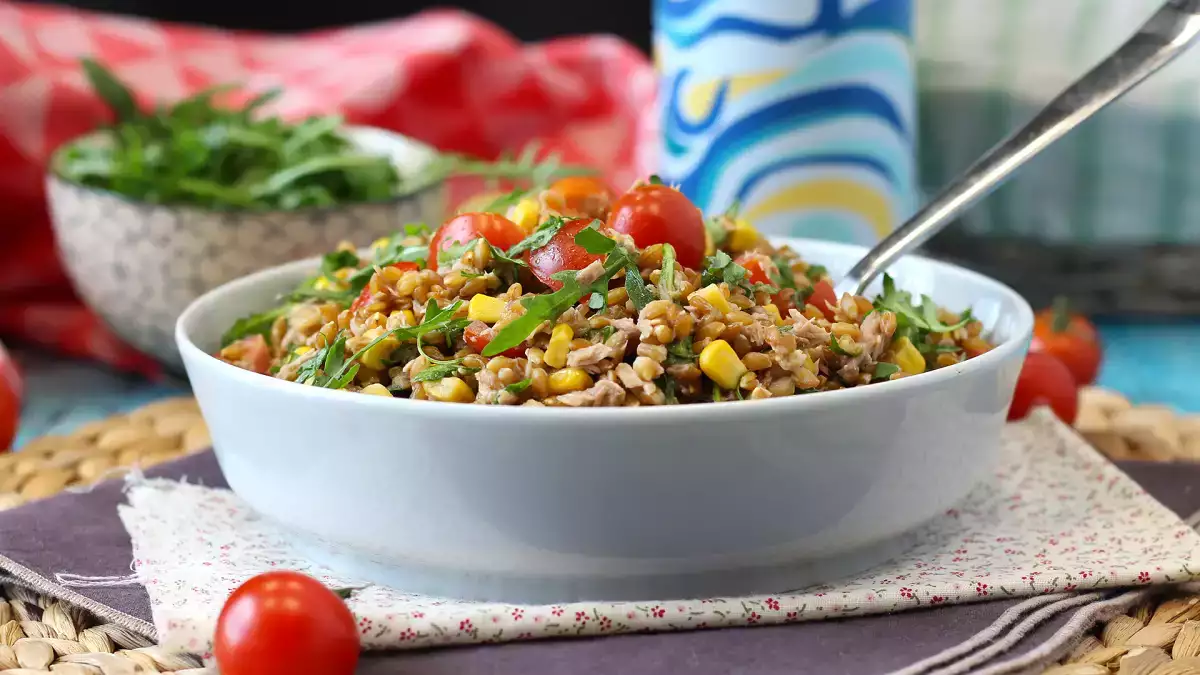Deze 13 salades zijn niet langer saai, maar zijn op warme dagen het hoofdgerecht geworden