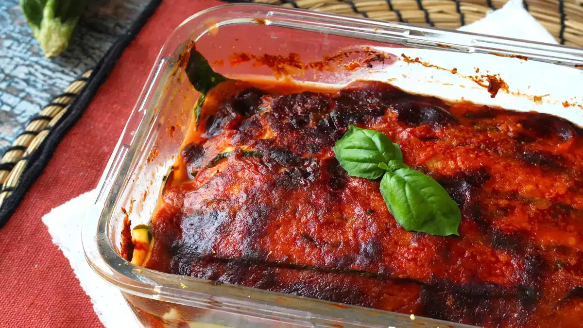 Ja, je kunt courgette-parmigiana in de heteluchtfriteuse maken: een knapperige variant die alles verandert