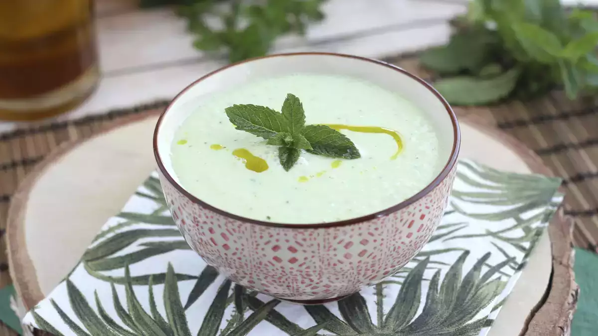 Meer dan alleen gazpacho: 12 koude soepen en romige soepen om gezonder te eten als het warm is