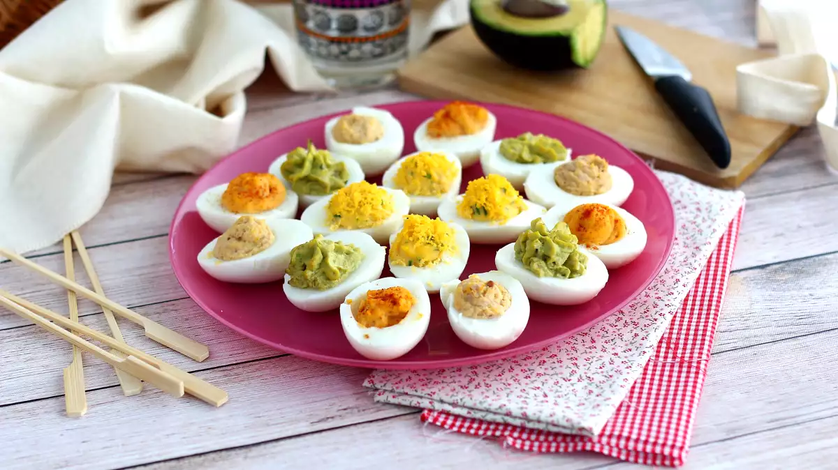 Gevulde eieren, mimosa-eieren en deviled eggs: zijn ze hetzelfde of hebben we ons hele leven al recepten door elkaar gehaald?