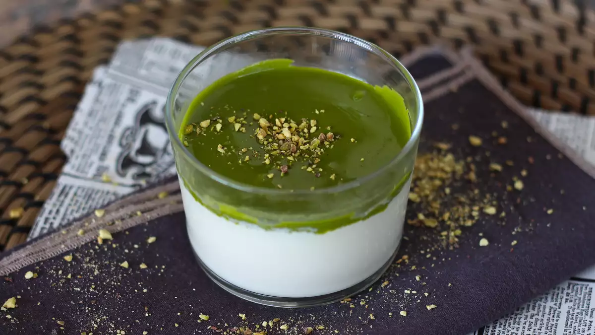 Panna cotta: het Italiaanse koude dessert dat eruitziet alsof het uit een restaurant komt en met zo min mogelijk moeite wordt gemaakt