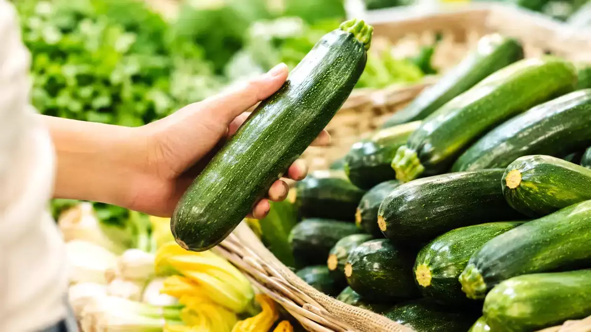 Hoe je elke keer weer de perfecte courgettes kiest: de kleine praktische details die bijna iedereen over het hoofd ziet
