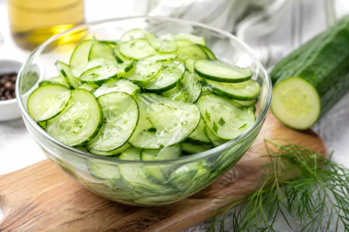 Komkommer: een heel eenvoudige tip om hem beter verteerbaar te maken voordat je hem serveert