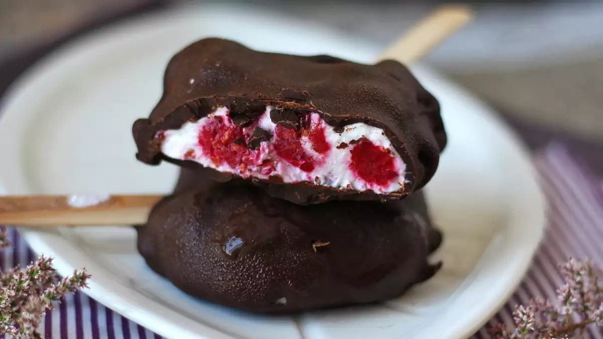 Het draait niet alleen om ijs: chocoladerecepten voor de zomer – verfrissend, eenvoudig en perfect voor als het warm is