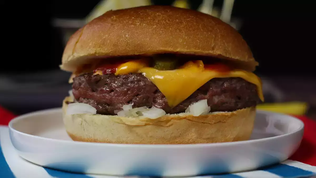 Zelfgemaakt fastfood: onze beste, eenvoudige recepten om van te smullen zonder langs de afhaalbalie te hoeven gaan