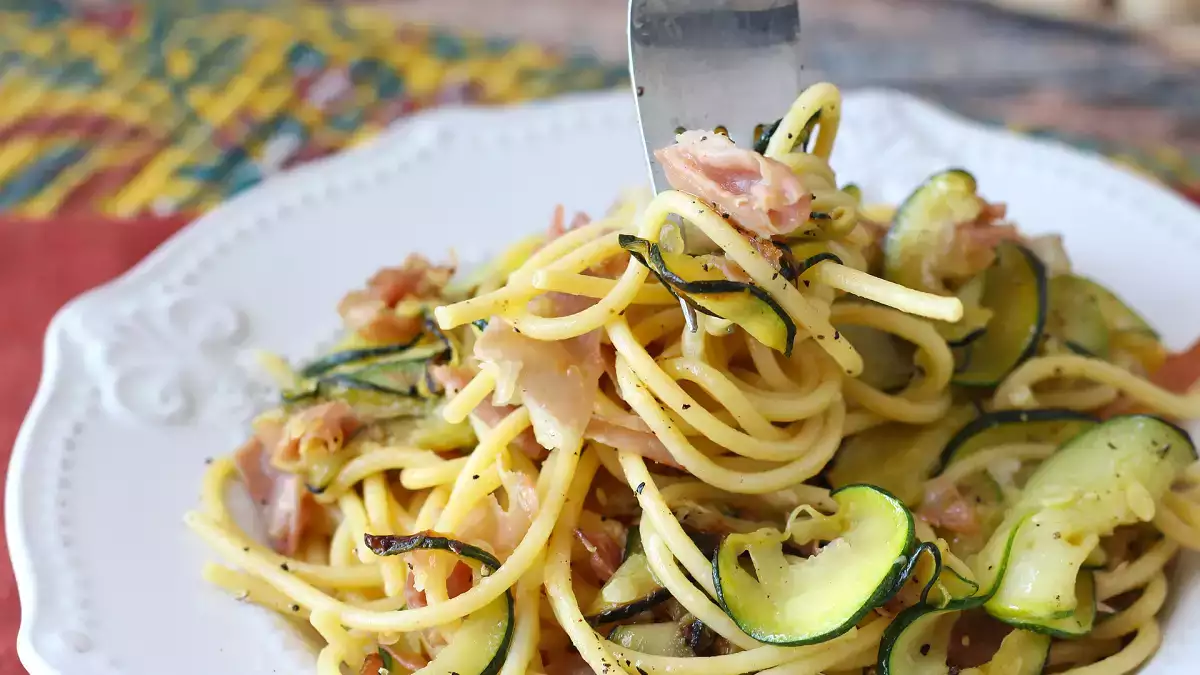 9 pastagerechten met courgette om meteen uit te proberen: romig, snel klaar en onweerstaanbaar voor de zomer