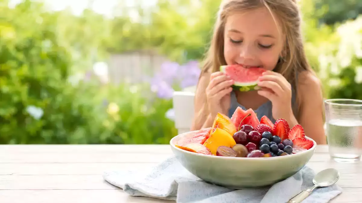 Zomerfruit dat kinderen tot rust brengt: lichte, zoete en verfrissende opties