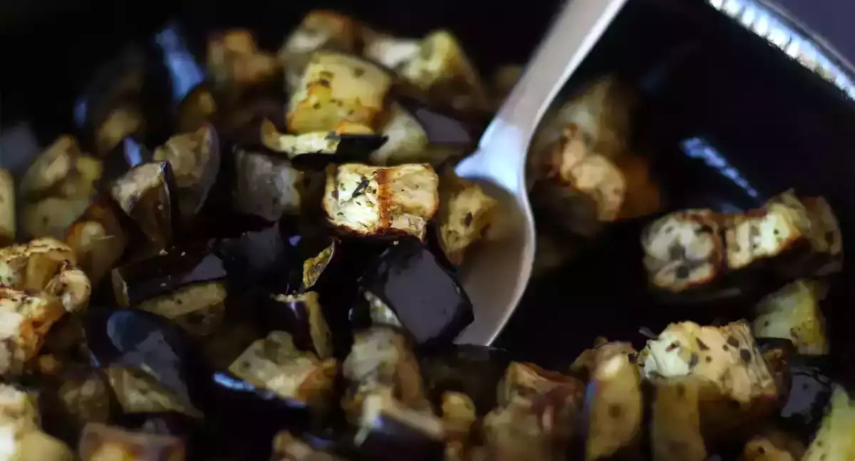 Nemen de aubergines alle olie op en worden ze dan bitter? De fout die al begint voordat ze in de pan gaan